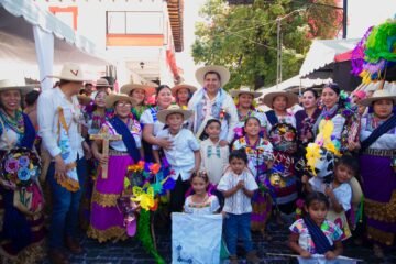 Uruapan se llena de color e identidad con el Tianguis Artesanal de Domingo de Ramos