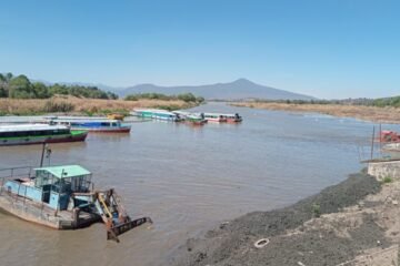 Compesca mantiene canales de navegación en el lago de Pátzcuaro