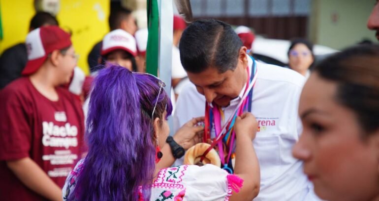 Nacho Campos sigue recibiendo el apoyo de los uruapenses