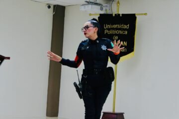 La Secretaría de Seguridad Pública, Tránsito y Vialidad Municipal, continúa acercando a la comunidad estudiantil de #Uruapan la estrategia para la “Seguridad y Convivencia Ciudadana”, que forma parte de la tercera etapa de la campaña «Estamos para Servirte»