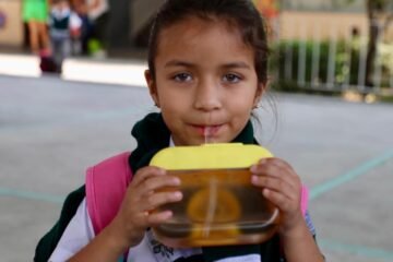Pide SEE a escuelas ser flexibles con uso de uniforme por onda de calor