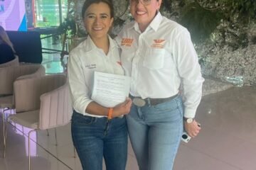 El movimiento de la alegría presente en el Foro Voces y Visiones por Uruapan, organizado por CANACO y SERVYTUR URUAPAN