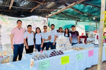 Estudiantes del Cecytem deleitan con sus platillos durante el Festival del Pitire y de la Pachona
