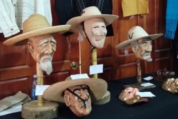 Inició venta de artesanías, del concurso de Charapan