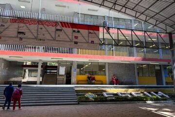 Estudiantes de secundaria Lázaro Cárdenas en Uruapan tienen nueva infraestructura educativa