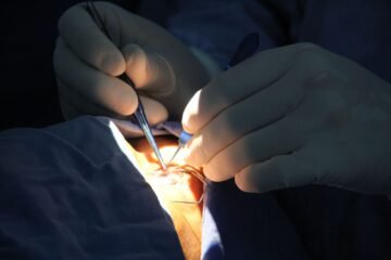 Realizan médicos del IMSS Michoacán trasplante de córnea y devuelven la vista a ocho personas