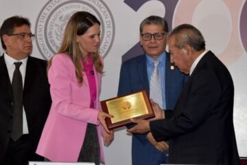 Presea Manuel Buendía a Ignacio Roque Madriz