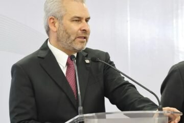 En proceso, compra de equipos avanzados para el tratamiento del cáncer: Bedolla