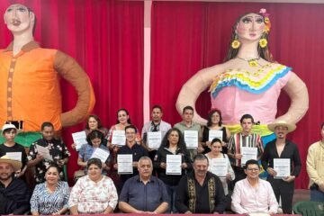 Premian a los ganadores del Concurso de Cerería