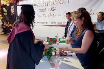 Llamado a egresados para continuar estudios: Selene