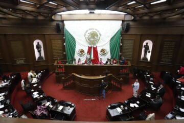 Condecoración “Suprema Junta Nacional Americana” a Luis Girarte Martínez: 75 Legislatura