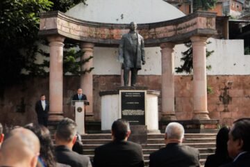 Acompaña Nacho Campos 152 aniversario luctuoso de Benito Juárez 