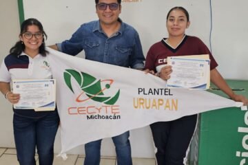 Alumnas del Cecytem crean traductor purépecha y ganan congreso internacional