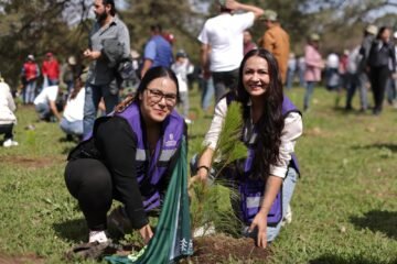 Arrancó reforestación simultánea en 12 municipios de Michoacán