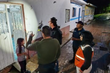 Protección Civil Estatal atiende afectaciones ante el desbordamiento del río Puruzaro en Tlazazalca