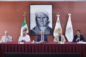 Bedolla presenta a APEAM certificación voluntaria para evitar deforestación por cultivo de aguacate