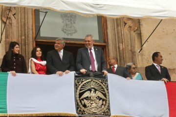 Con Desfile Cívico Militar celebra Michoacán el 259 Aniversario del Natalicio de Morelos