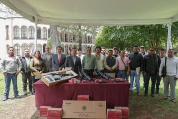 Entrega Gobierno de Michoacán armas y equipos a comunidades indígenas con certificación ante Sedena