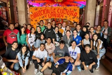 Estudiantes de la UPN Zitácuaro montan ofrenda monumental de la Monarca Estudiantes de la UPN Zitácuaro montan ofrenda monumental de la Monarca