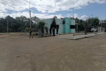 Atienden fuerzas federales y estatales intento de incendio en empaque limonero, en Apatzingán