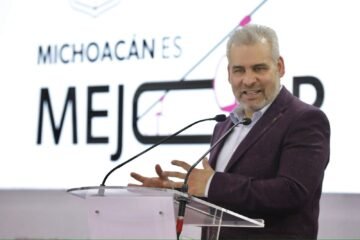 Renovación tecnológica en escuelas de Michoacán beneficiará a 65 mil estudiantes: Bedolla