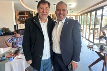 Asiste Bedolla a toma de protesta del gobernador de Puebla