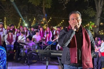 El Coro Monumental Navideño llenó de música y alegría los jardines de Ceconexpo