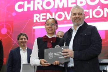 Entrega Bedolla 6 mil chromebooks en beneficio de 80 mil alumnos