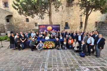Presea al mérito periodístico a Paco Davish y Blanca Rueda