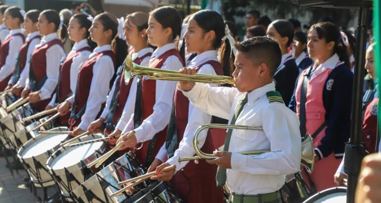 Escuelas de 29 municipios estrenan bandas de guerra en acto cívico