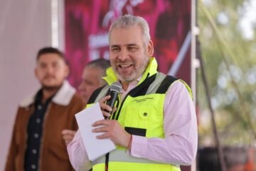 Michoacán sumará este año 2 mil km de carreteras rehabilitadas: Bedolla