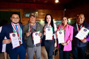 Reconocen a destacadas personalidades, por su destacada labor