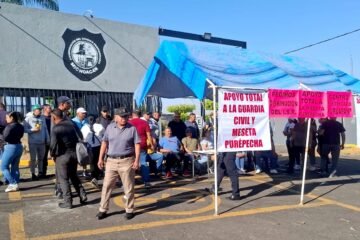 Custodios hacen plantón en once penales de Michoacán