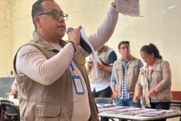 Inicia entrega de tarjetas para la beca Benito Juárez en Michoacán*