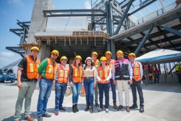 Gladyz Butanda y empresarios supervisan estaciones del teleférico de Uruapan