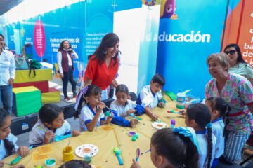 Estudiantes disfrutan del stand Aqua Aventuras en el Festival Michoacán de Origen: SEE