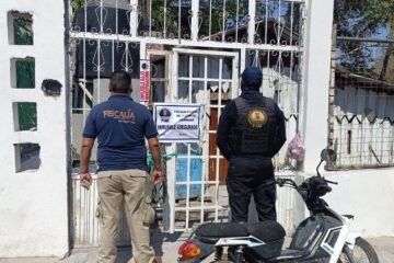 En cateo realizado en Apatzingán, asegura FGE inmueble relacionado en conductas ilícitas y dos motocicletas con reporte de robo; hay cuatro personas detenidas