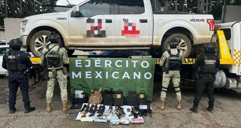 Asegurados en Zitácuaro 10 vehículos, 4 granadas, armas y drogas: SSP