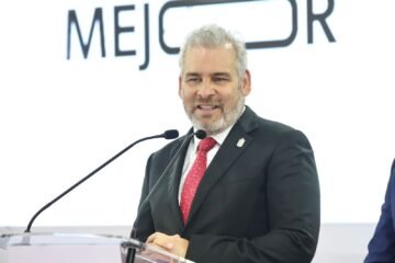 Más de 5 mil 719 mdp de inversión histórica para Michoacán en becas educativas: Bedolla