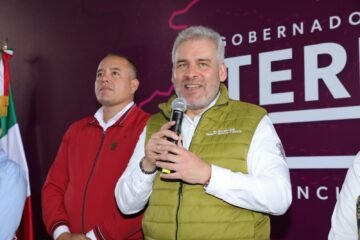 Bedolla lleva audiencia pública a Madero; mezcaleros reconocen impulso al sector