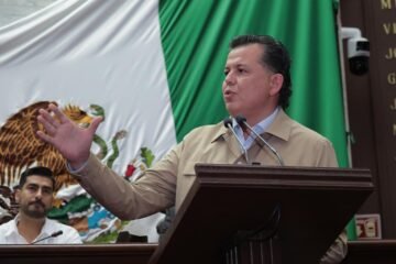 Crítica Memo Valencia reparto político de posiciones votadas en el Congreso Crítica Memo Valencia reparto político de posiciones votadas en el Congreso