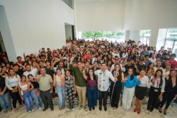 Gladyz Butanda presenta Plan de Movilidad a jóvenes de Apatzingán Gladyz Butanda presenta Plan de Movilidad a jóvenes de Apatzingán