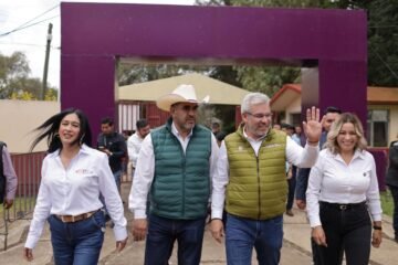 Bedolla revisa propuestas de rehabilitación de caminos rurales en audiencia pública en Acuitzio