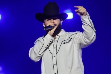 Colosal y vibrante; Carín León llena el Morelos en un concierto épico