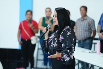 Impulsa Gladyz Butanda regularización de 37 colonias en Uruapan