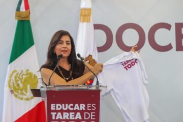 Entrega de plazas a nuevos docentes transforma vidas: Gabriela Molina