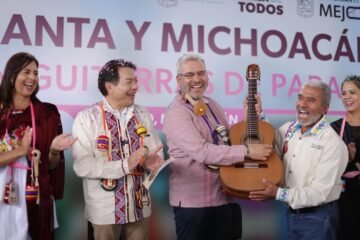 Guitarras de Paracho, instrumentos de paz que reconstruyen el tejido social: Bedolla Guitarras de Paracho, instrumentos de paz que reconstruyen el tejido social: Bedolla
