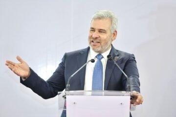 Formalización laboral, fundamental para erradicar la pobreza en Michoacán: Bedolla