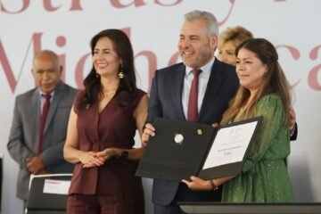 Con los maestros todo; suman más de 90 quincenas de pagos puntuales: Bedolla Con los maestros todo; suman más de 90 quincenas de pagos puntuales: Bedolla