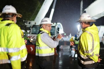 Supervisa Bedolla colocación de primera trabe de acero en paso vehicular La Hielera, en Uruapan